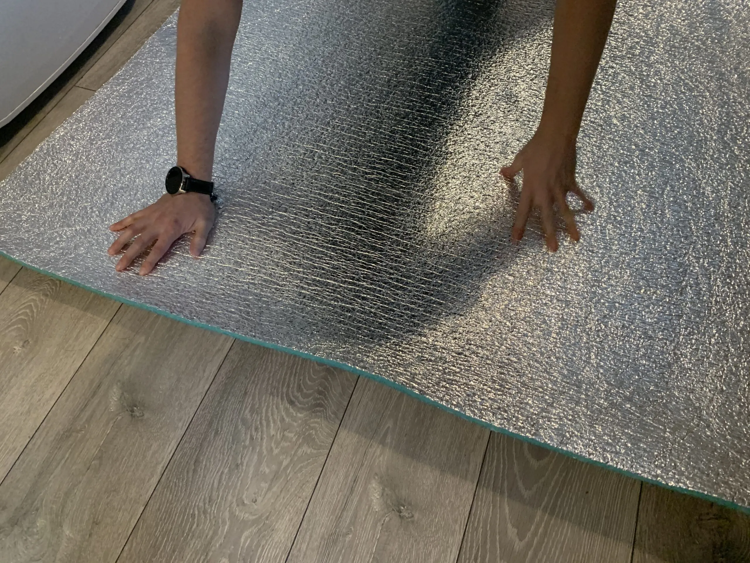 Roll out pet pad insulation